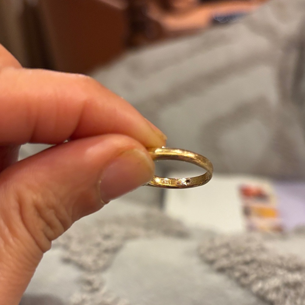 LEO Gold Diamond anniversary Ring - Picture 3 of 10